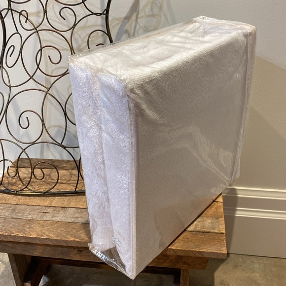 SafeRest Premium Mattress Protector - Picture 7 of 9